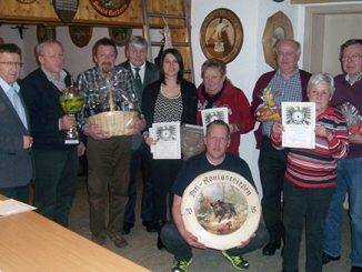 Ostwestfälische Filzstiefelklopfer gewinnen halbe Sau