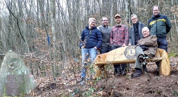 Ruhebank zum Jubiläum des Wolfssteins